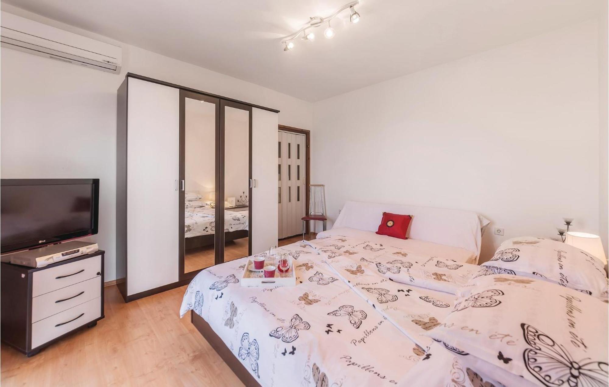 Pet Friendly Apartment In Koromacno With Wifi Exterior photo