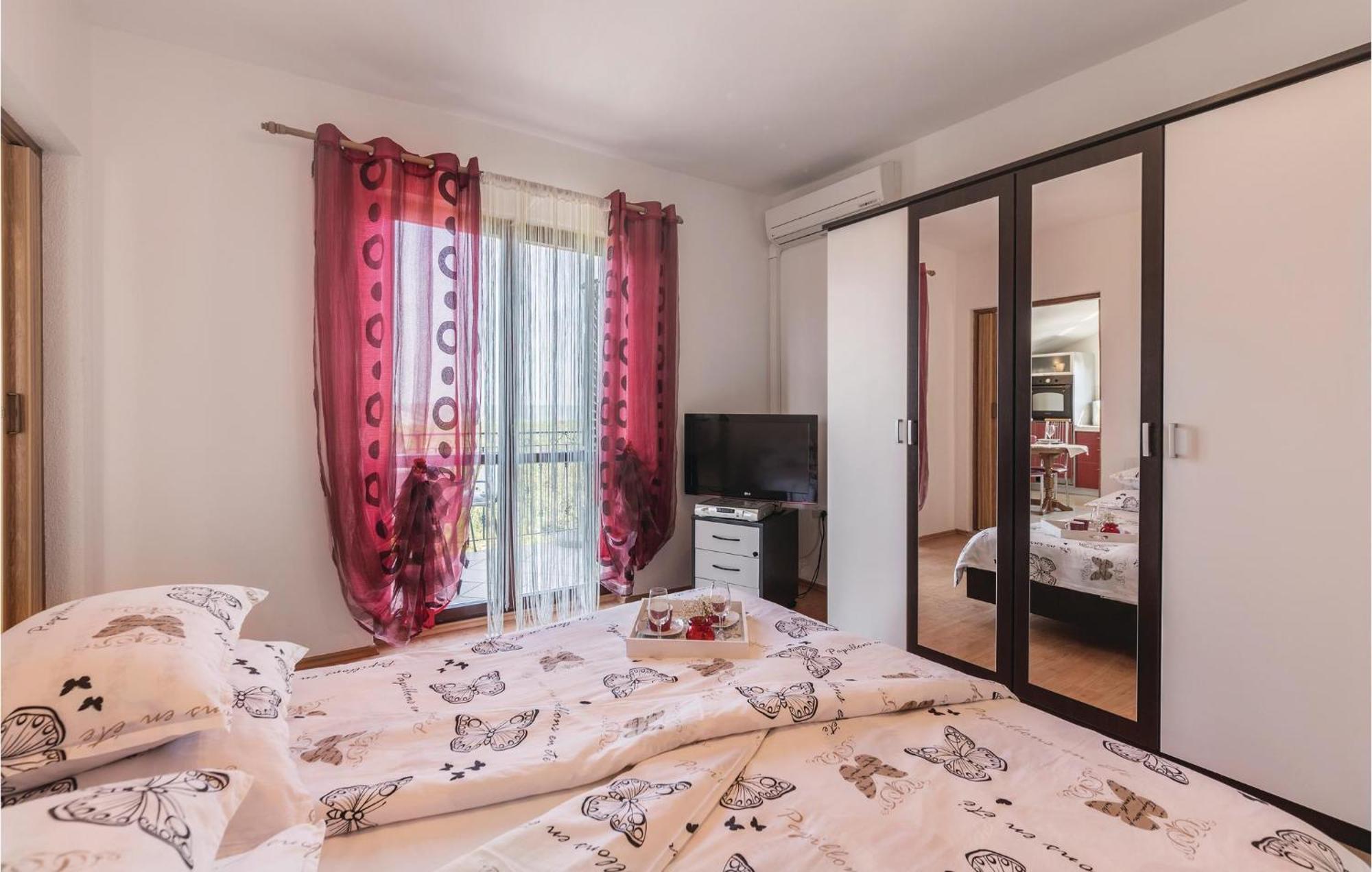 Pet Friendly Apartment In Koromacno With Wifi Exterior photo