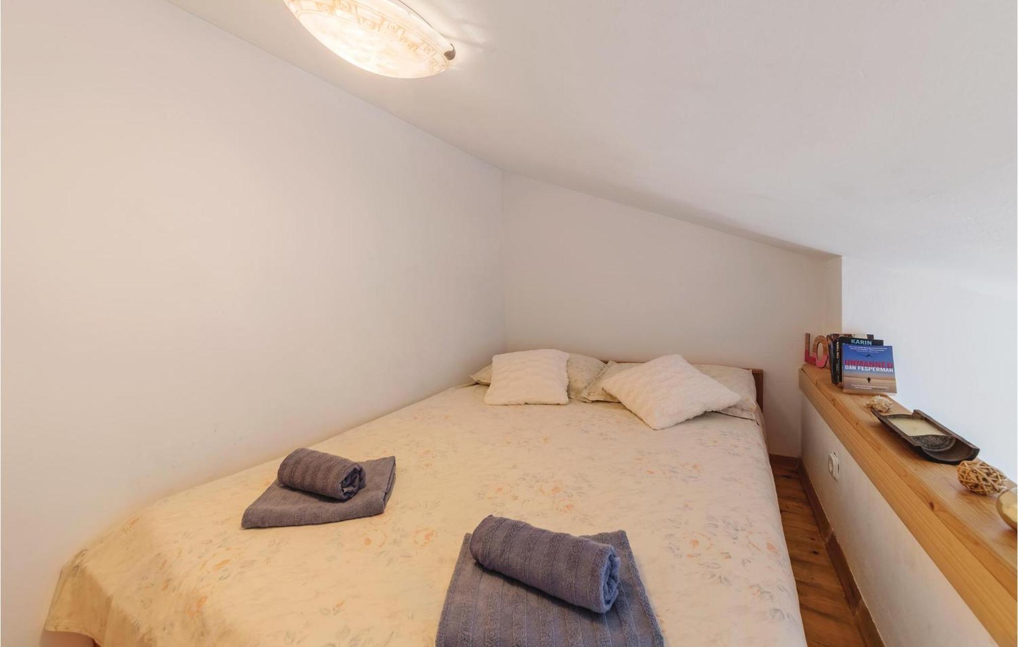 Pet Friendly Apartment In Koromacno With Wifi Exterior photo