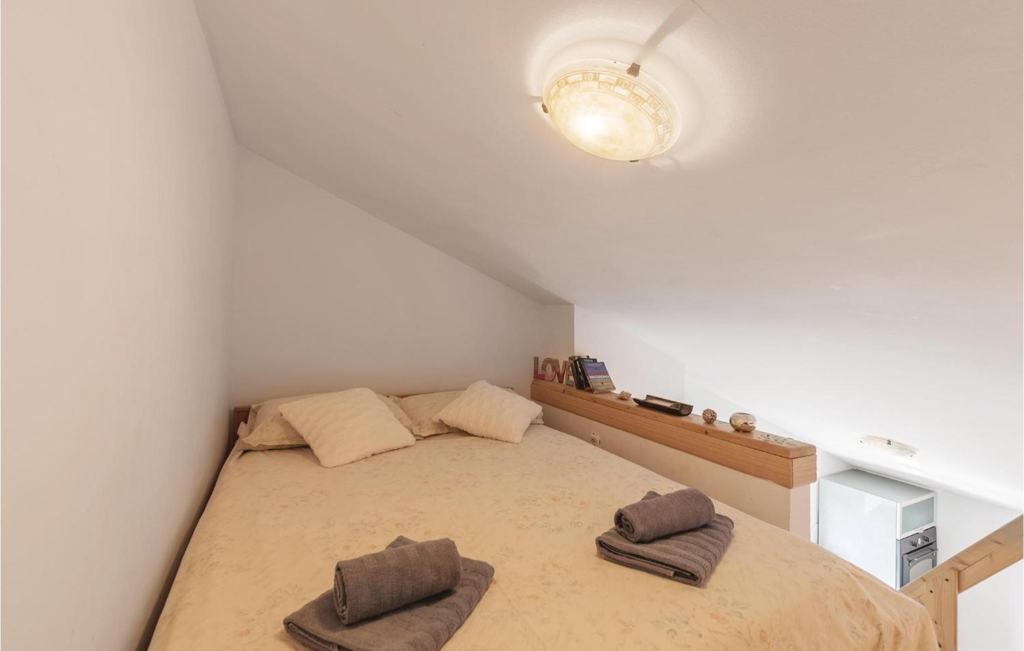 Pet Friendly Apartment In Koromacno With Wifi Exterior photo